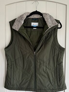 Columbia Women's Olive Green Quilted Vest with Gray Faux Fur Collar